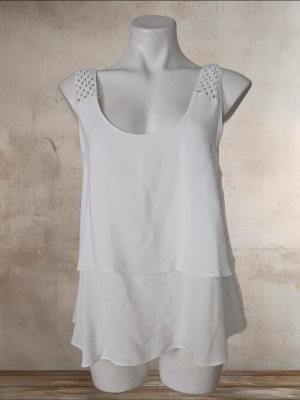 HD IN PARIS/Anthropologie White Sleeveless Top Size 10